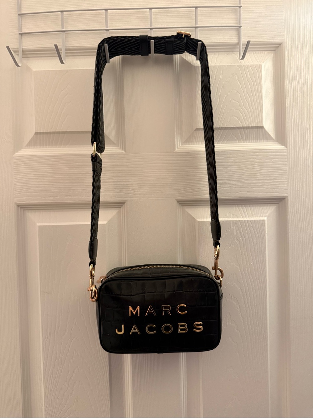 Marc Jacobs Black Croc-Embossed Camera Crossbody with Gold Hardware - Picture 3 of 9